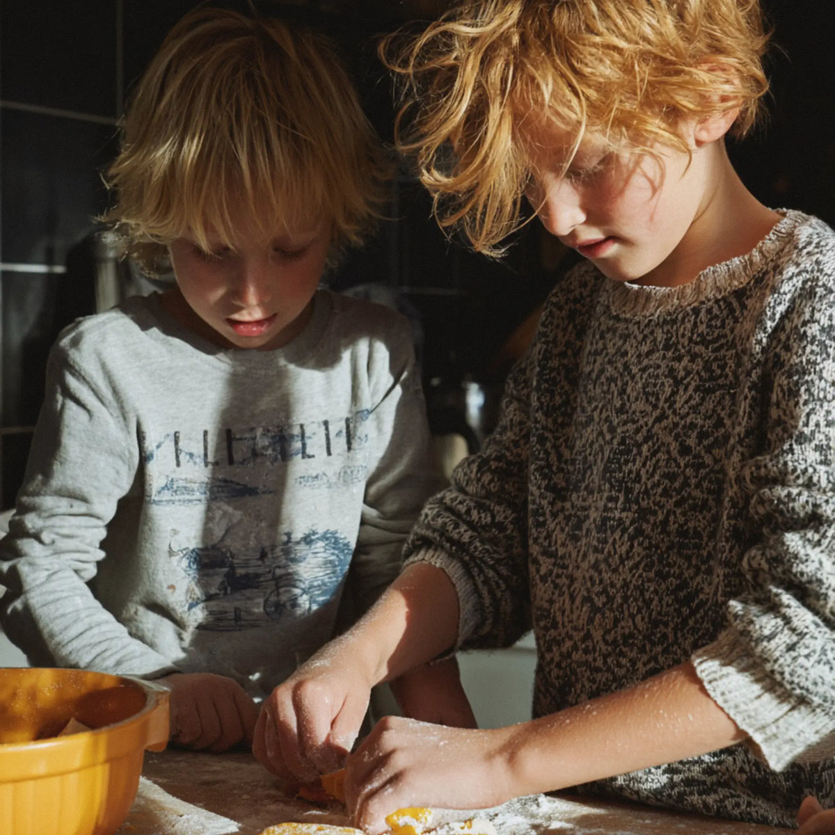 enfants dans une cuisine 